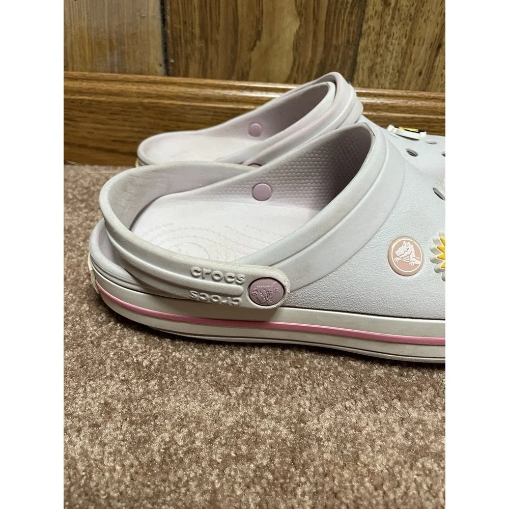 Crocs‎ Girls Size J 6 Pink Crocs 5 Jibbitz Charms